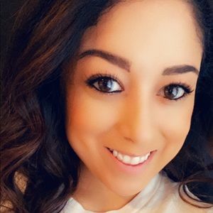 Meet your Posher, Desiree